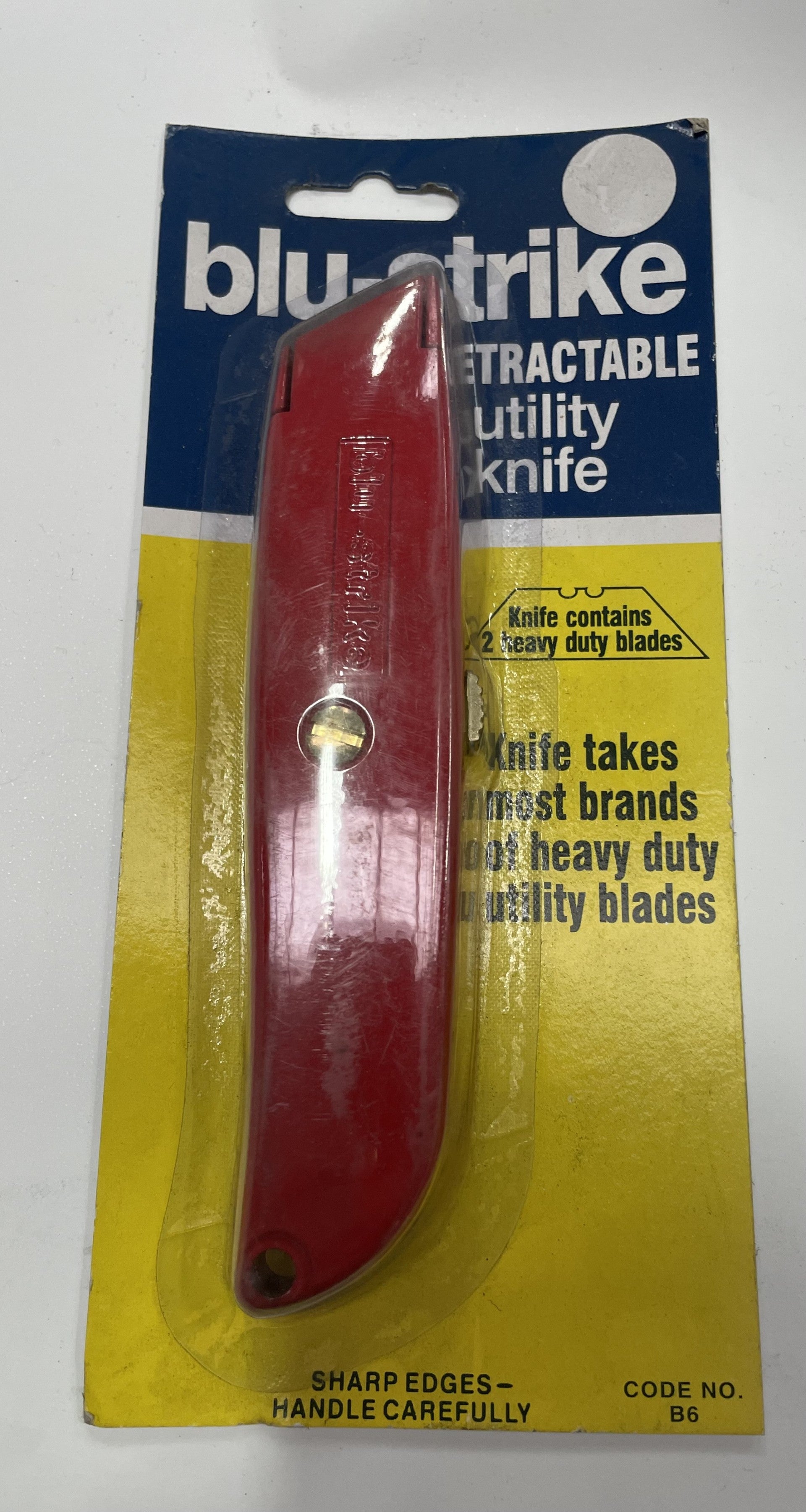 RETRACTABLE UTILITY KNIFE