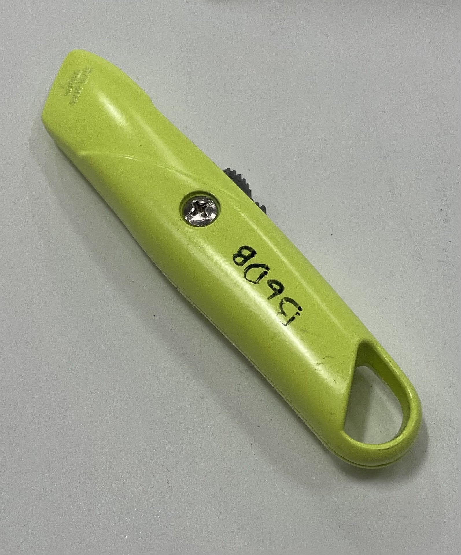 RETRACTABLE UTILITY KNIFE